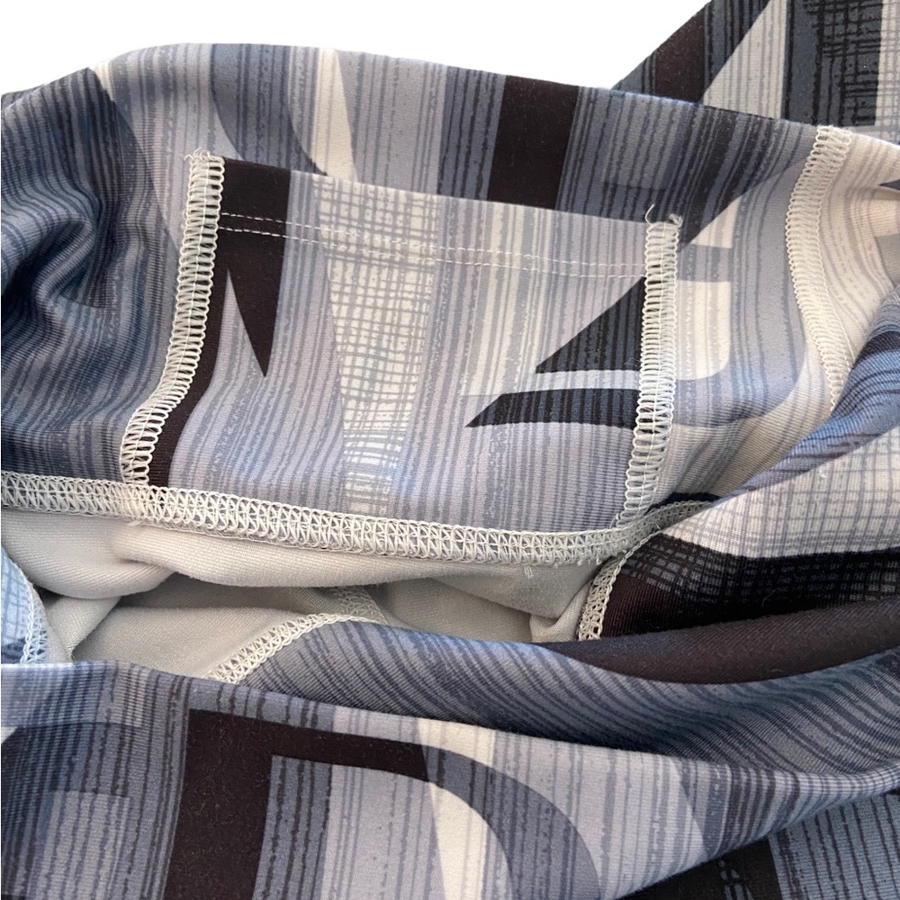 Limited Edition Fabletics legging. - Picture 2 of 2